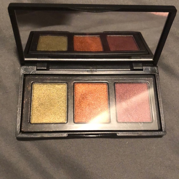 naked cosmetics Other - Naked cosmetics eyeshadow palette only swatched naked cosmetics Other - Naked cosmetics eyeshadow palette only swatched